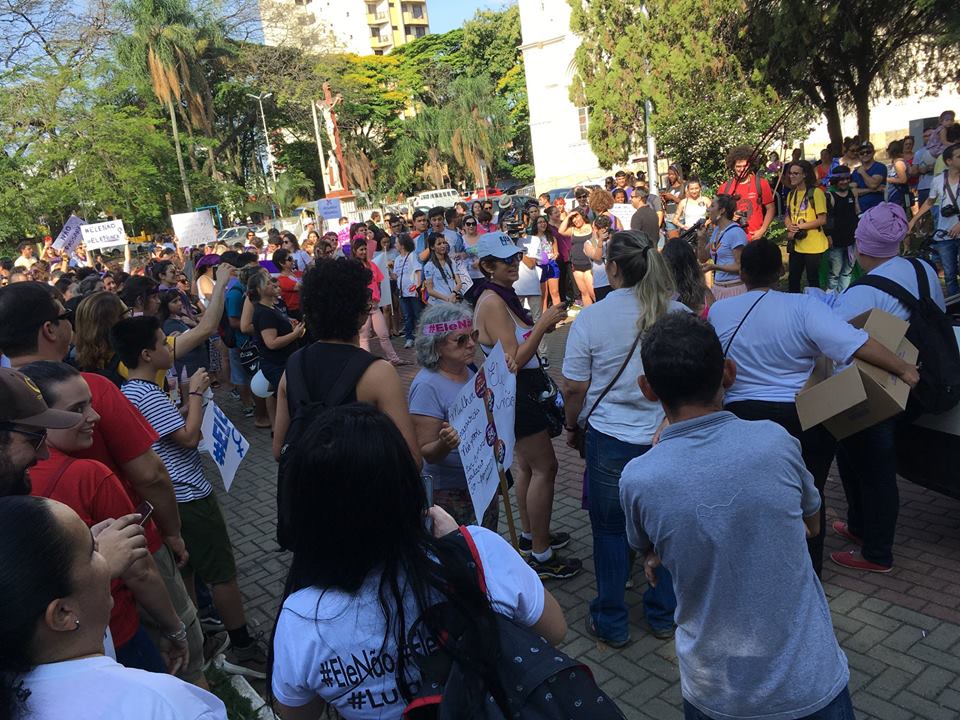 ele-nao-taubate