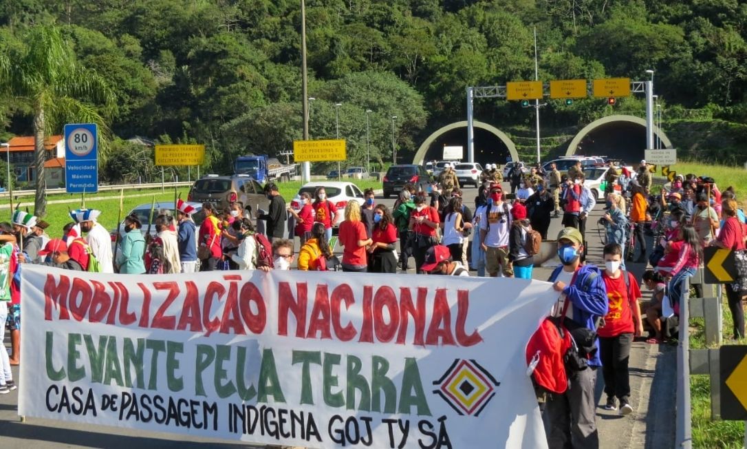 Reunião da CCJ que analisaria proposta sobre terras indígenas é cancelada  após confronto entre índios e polícia – Money Times