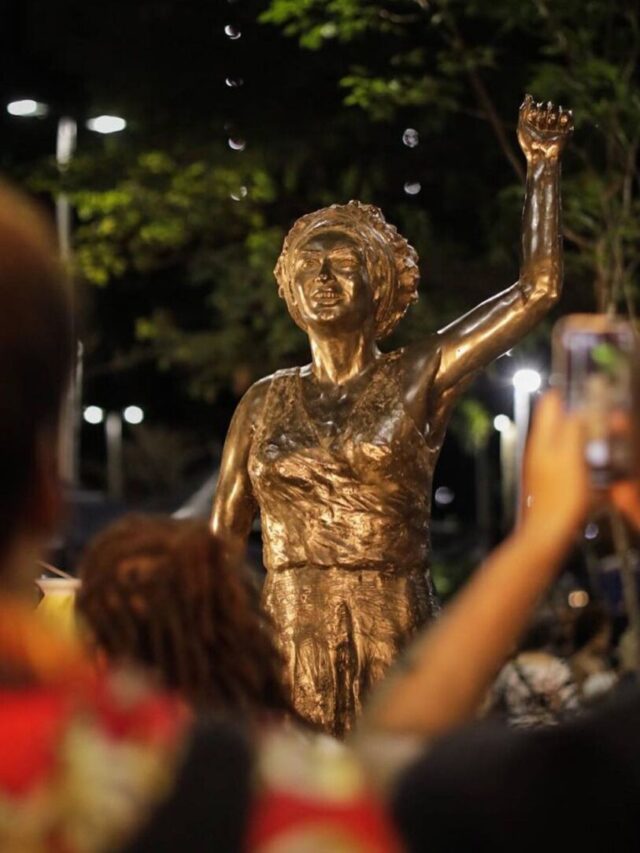 Estátua imortaliza Marielle Franco no centro do Rio de Janeiro