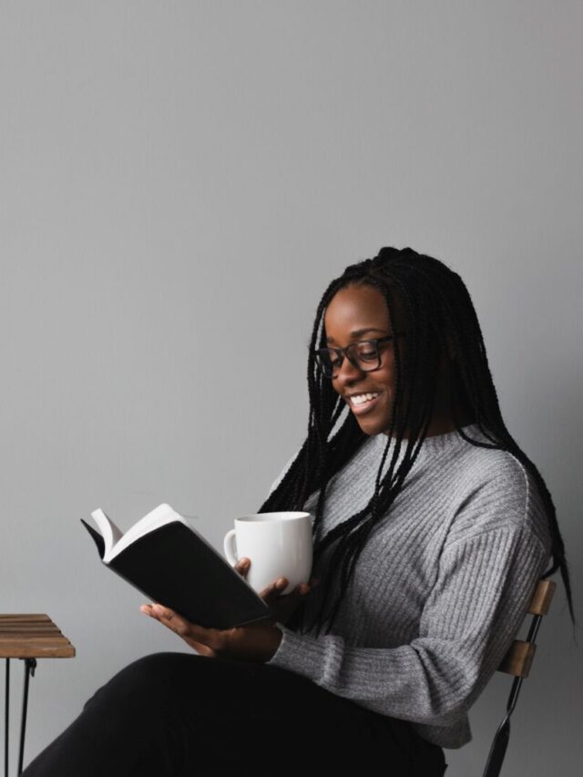 6 indicações de livros escritos por autoras lésbicas