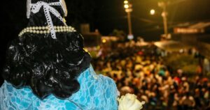 Contra o racismo religioso, Florianópolis presenteia Iemanjá