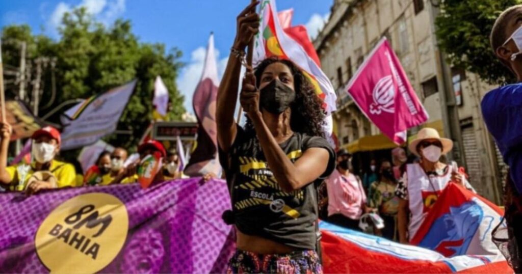 Mulheres vão às ruas pela democracia, contra o racismo e o fascismo