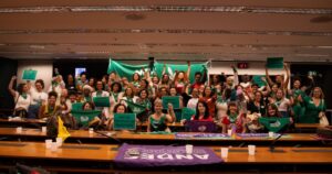 Movimentos_feministas_levam_maré_verde_para_dentro_do_Congresso_Nacional