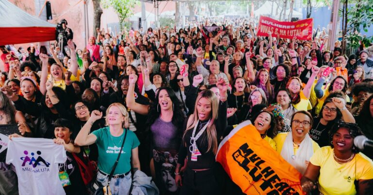 A força do enxame feminista contra o colapso: mulheres em lutas
